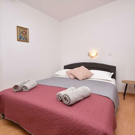 Apartment Nensi Примоштен Экстерьер фото