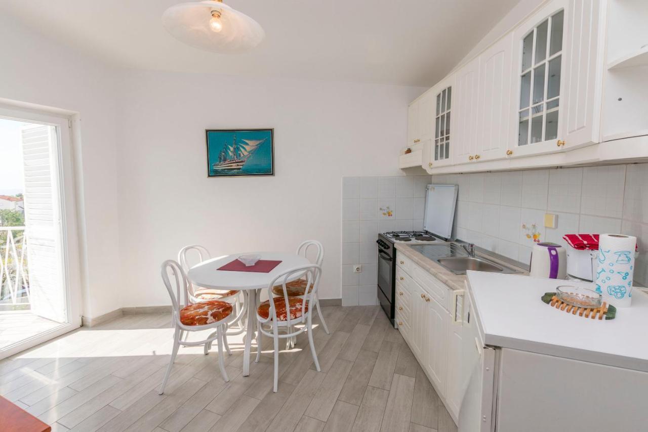 Apartment Nensi Примоштен Экстерьер фото